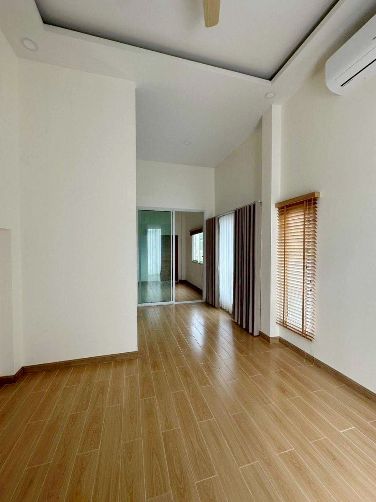 บ้านให้เช่าเดือนละ 25,000 บาท ใกล้โรงเรียนสารสาสน์วิเทศเชียงใหม่เพียง 5 นาที No.1H661 Loading...