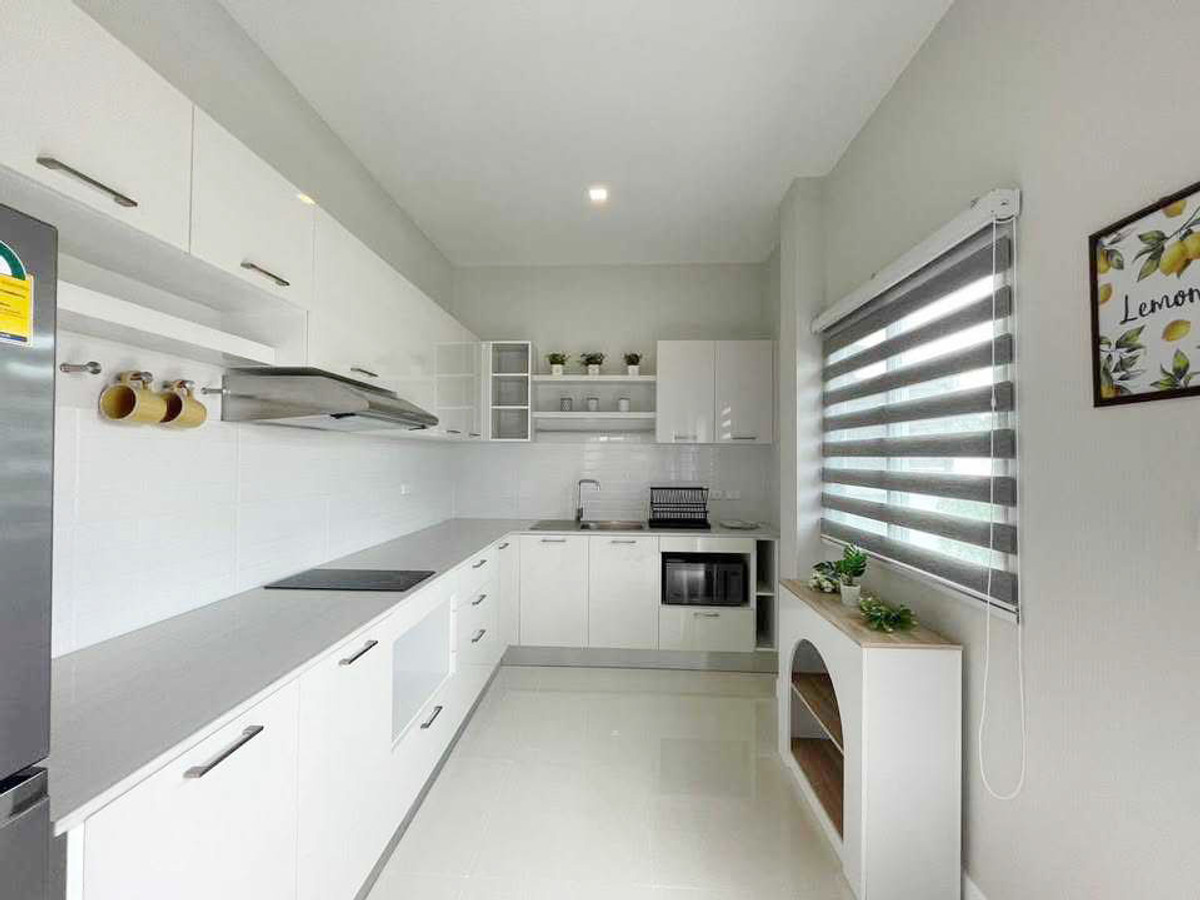 บ้านในโครงการ ให้เช่าเดือนละ 35,000 บาท ใกล้โรงเรียนปัญญาเด่นเพียง 5 นาที No.14H998 Loading...