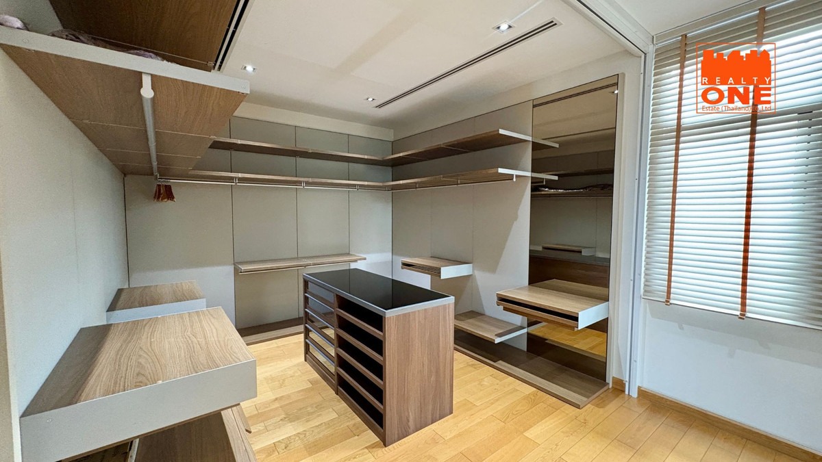 ขายบ้านเกษตร นวมินทร์ ลาดปลาเค้า : ขายบ้านพร้อมอยู่ Grand Crystal ติดถนนประดิษฐ์มนูธรรม เลียบทางด่วนเอกมัย-รามอินทรา เกษตร-นวมินทร์ นวลจันทร์