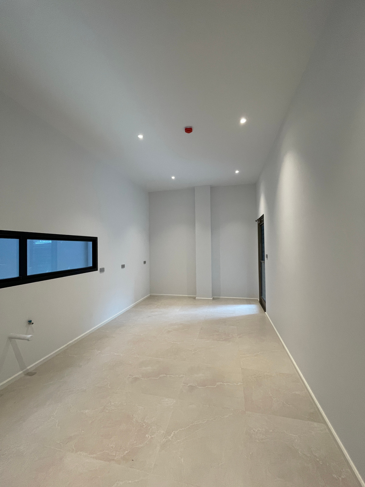 ขายบ้านเลียบทางด่วนรามอินทรา :  ขายบ้านเดี่ยวหรู Azure – CIRA Residences “The Pinnacle of Timeless Luxury Living บน ทำเลทองเลียบด่วน เอกมัย-รามอินทรา”สัมผัสชีวิตเหนือระดับกับ “ Azure” บ้านเดี่ยว 3.5 ชั้น ภายใต้แนวคิด “Resonate Life-Utmost”