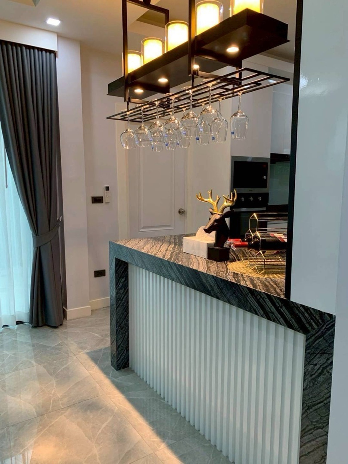 ขายบ้านพัทยา บางแสน ชลบุรี สัตหีบ : ขายบ้านเดี่ยวสุดหรู โครงการ Viewpoint village ขนาด 82.2 ตร.ว. พื้นที่ใช้สอย 240 ตร.ม. 5 ห้องนอน 5 ห้องน้ำ บิ้วอินทั้งหลัง มีสระว่ายน้ำในตัว ราคาพิเศษ 16,900,000 บาท