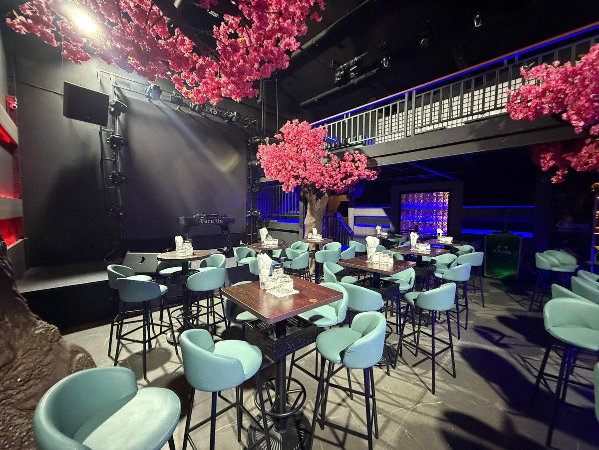 เซ้งร้านค้า/ตลาดนัดพระราม 9 เพชรบุรีตัดใหม่ RCA : เซ้งด่วน! Turn On Club — ย่าน RCA 🎧 ร้านเปิดใหม่ สภาพพร้อมดำเนินกิจการทันที 