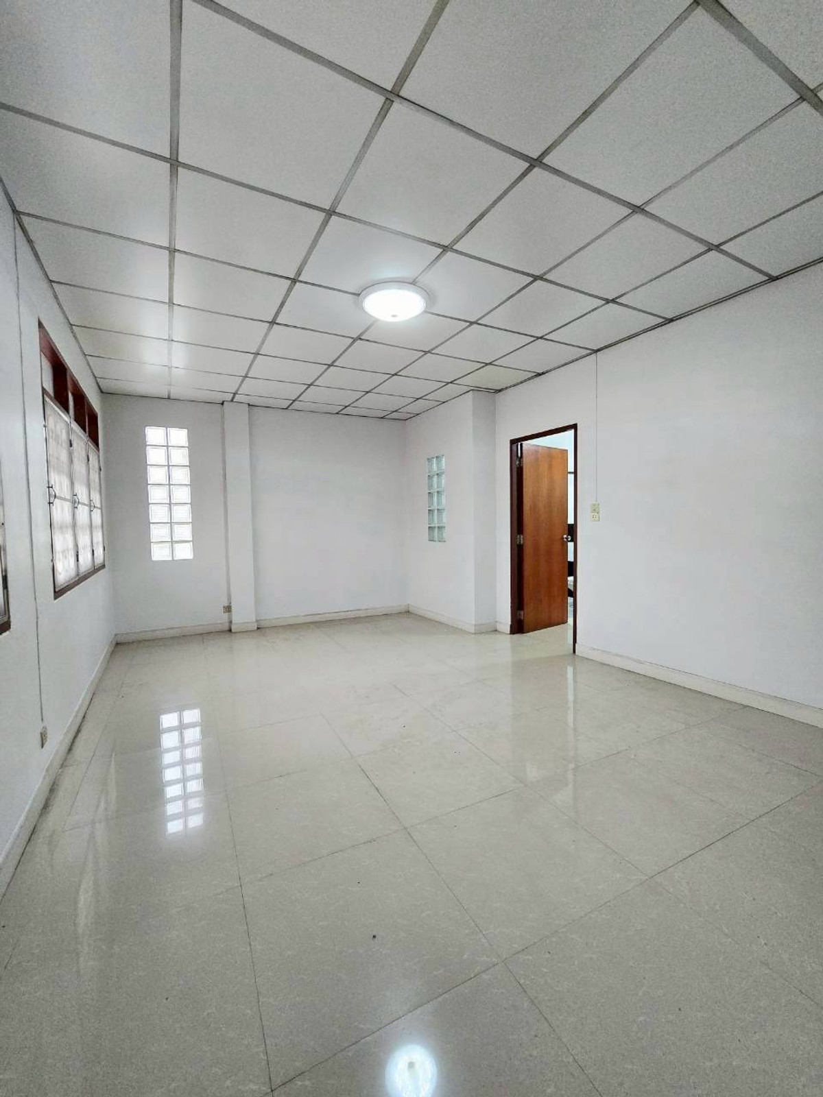 ขายทาวน์โฮมปิ่นเกล้า จรัญสนิทวงศ์ : 94902 - ขายทาวน์เฮ้าส์ทำเลดี 3 ชั้น 21ตร.วา ซ.ศิริไพลิน จรัญสนิทวงศ์ 75 (แยก 19) หลัง สน.นครบาลบางพลัดใกล้ รพ.ยันฮี