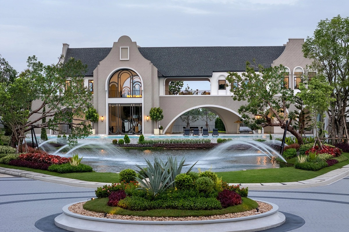 Beautiful house...in a potential location That meets the needs of every family lifestyle 💛  Loading...