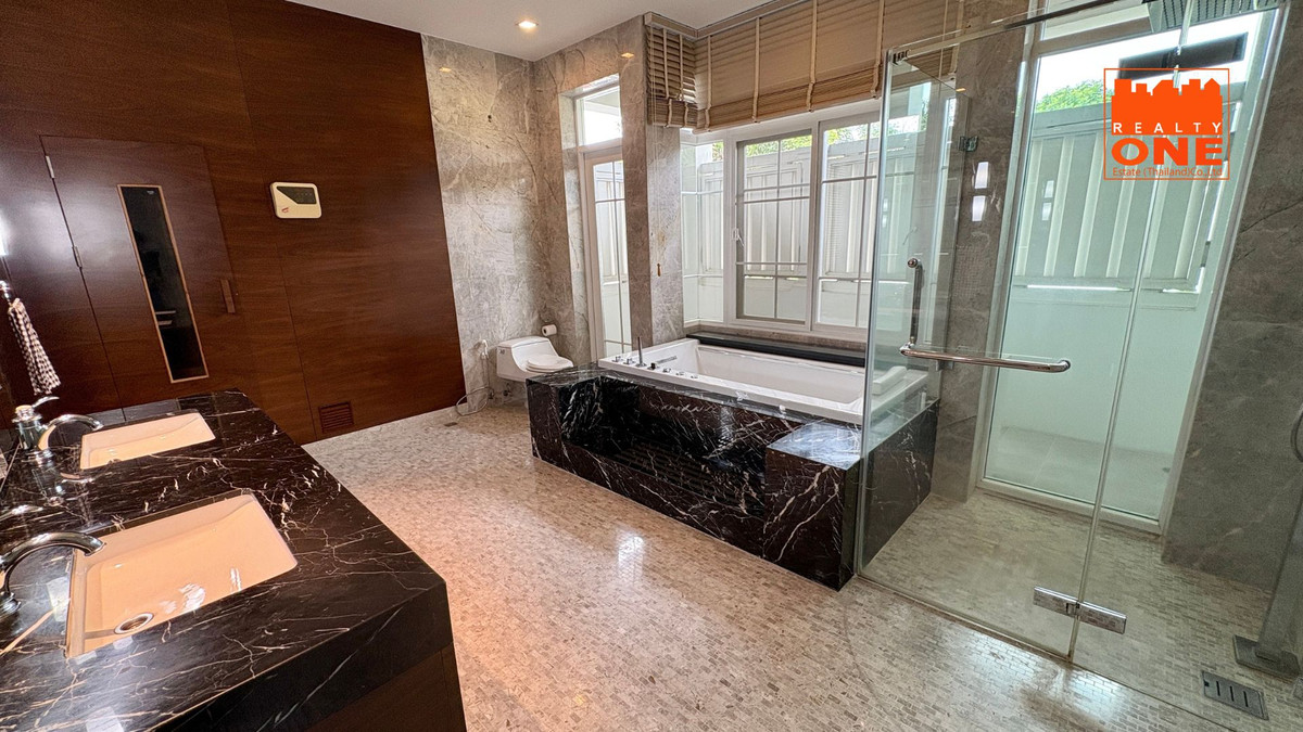 ขายบ้านเกษตร นวมินทร์ ลาดปลาเค้า : ขายบ้านพร้อมอยู่ Grand Crystal ติดถนนประดิษฐ์มนูธรรม เลียบทางด่วนเอกมัย-รามอินทรา เกษตร-นวมินทร์ นวลจันทร์