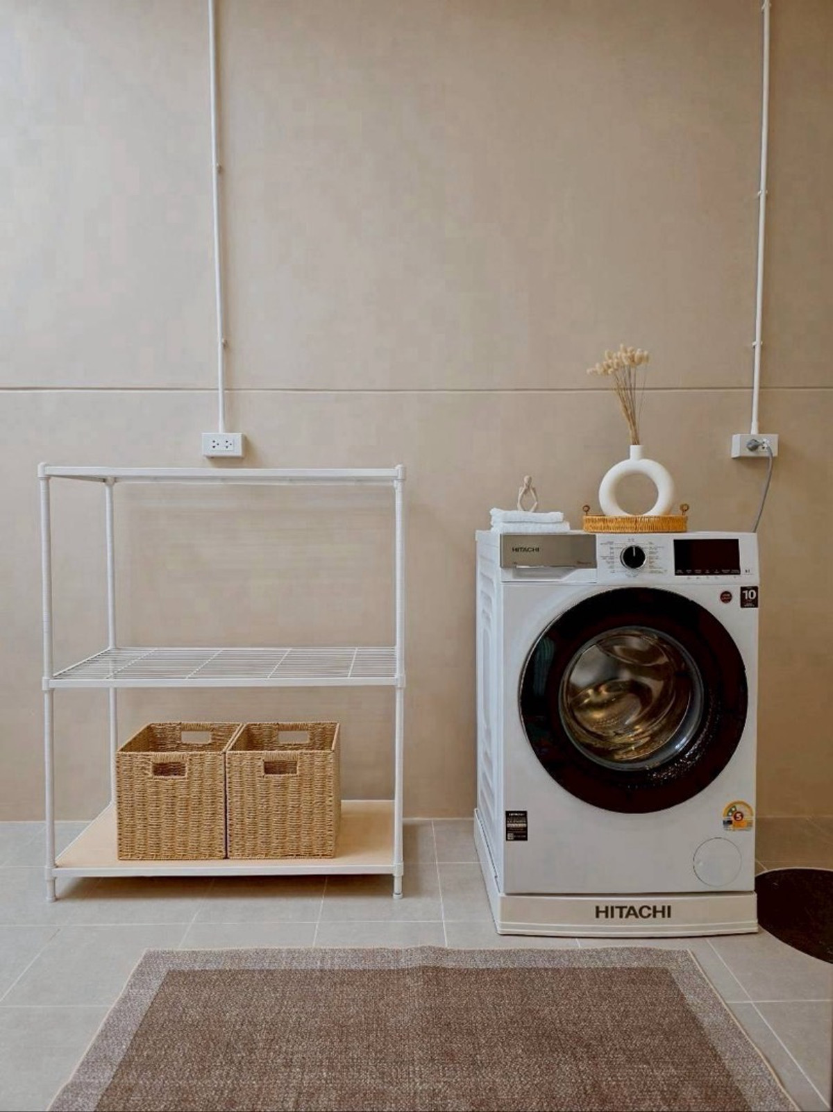 ให้เช่าทาวน์โฮมอ่อนนุช อุดมสุข : ให้เช่า Town Home 3 ชั้น  2 ห้องนอน 3 ห้องน้ำ 1 ห้องอเนกประสงค์ ห้องกว้าง สวย เฟอร์ครบ เครื่องใช้ไฟฟ้าครบ เลี้ยงสัตว์ได้ พร้อมเข้าอยู่ได้เลย