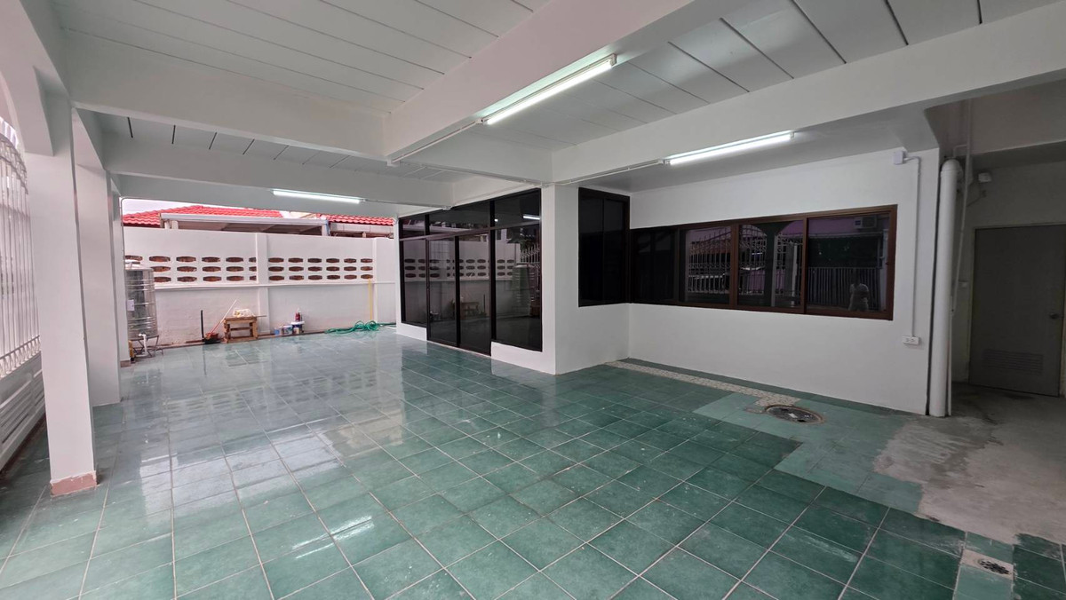 บ้าน 2 ชั้น ทำเลดี ตกแต่งสวยงาม ให้เช่า ย่านลาดพร้าว-นาคนิวาส ใกล้เซ็นทรัล อีสต์วิลล์ เพียง 2.4 กม. Loading...