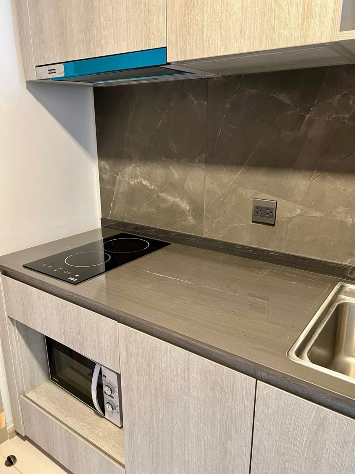 For Rent The Tree Pattanakarn- Ekkamai Condominium  Loading...