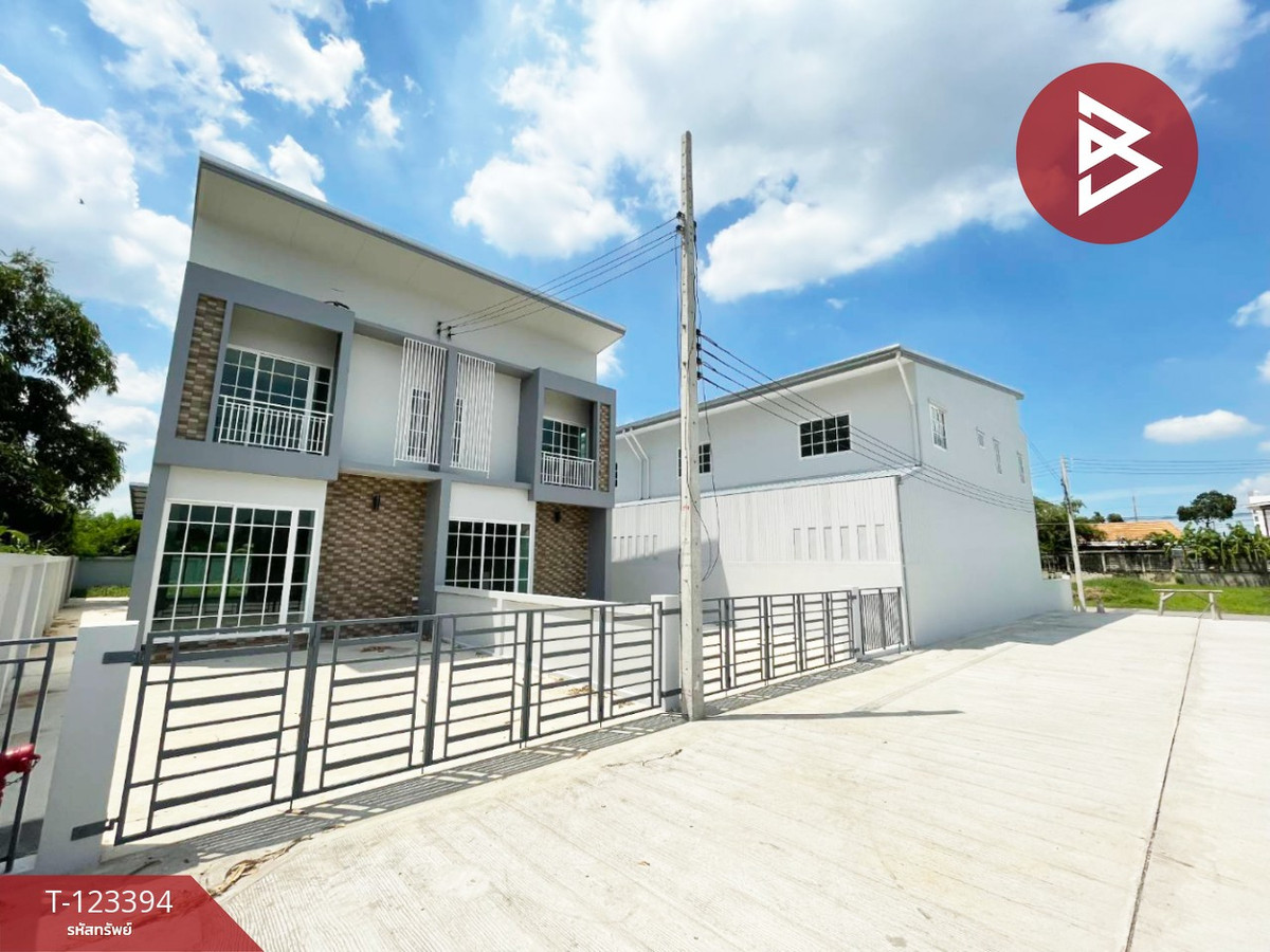 2-story townhouse for sale, 7 units, Phet Village 19, Nakhon Pathom, ready to move in. Loading...