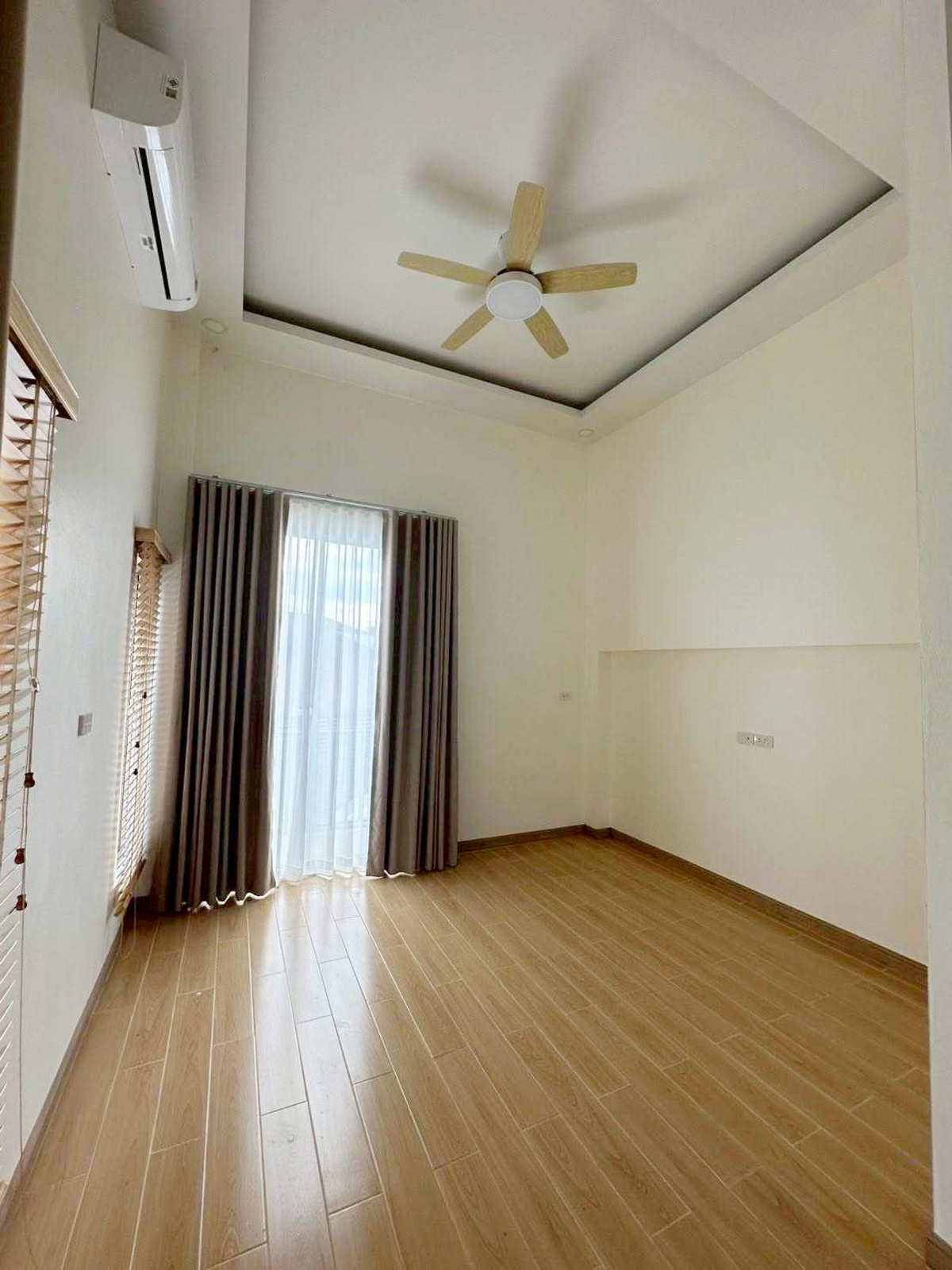 บ้านให้เช่าเดือนละ 25,000 บาท ใกล้โรงเรียนสารสาสน์วิเทศเชียงใหม่เพียง 5 นาที No.1H661 Loading...