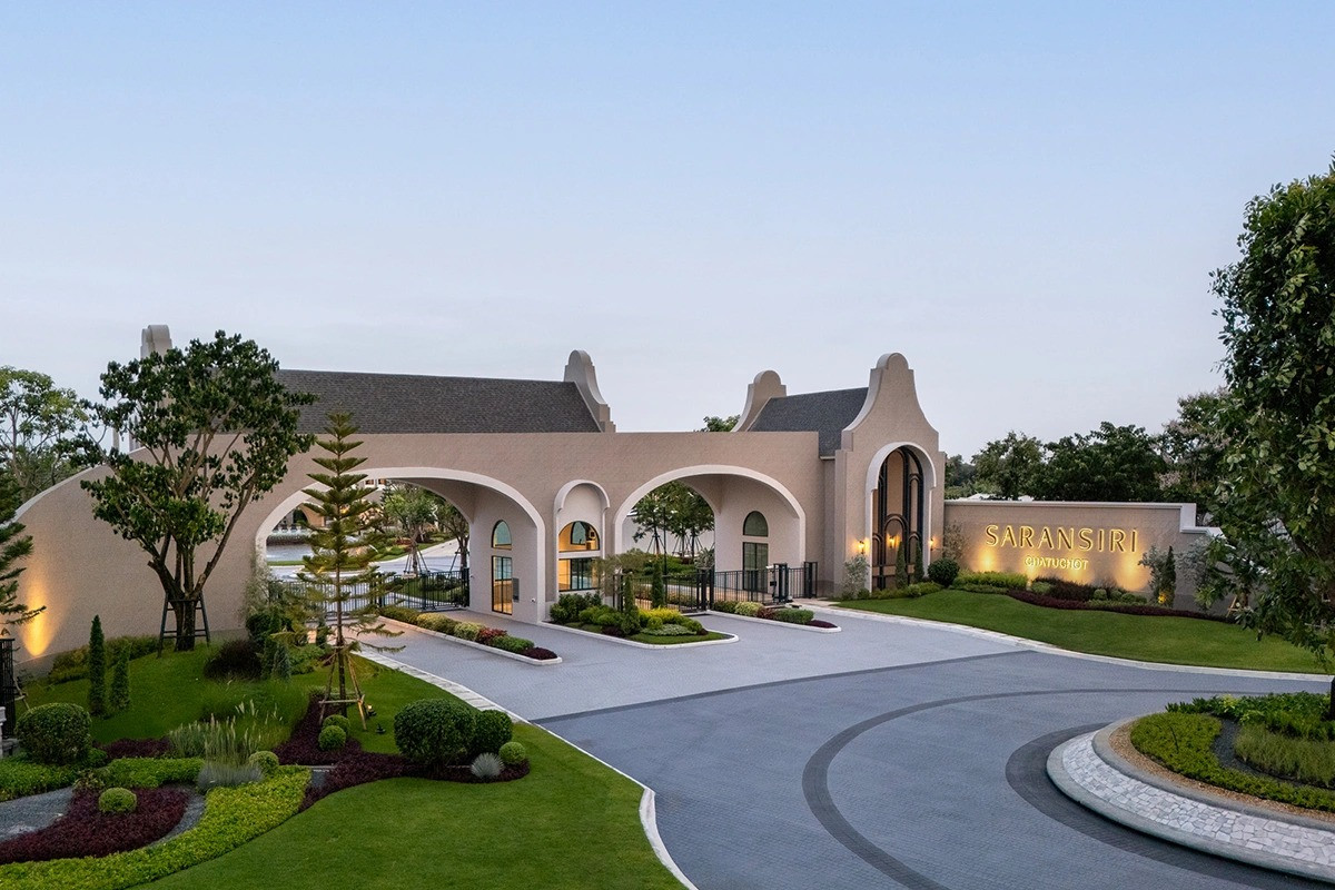 Beautiful house...in a potential location That meets the needs of every family lifestyle 💛  Loading...