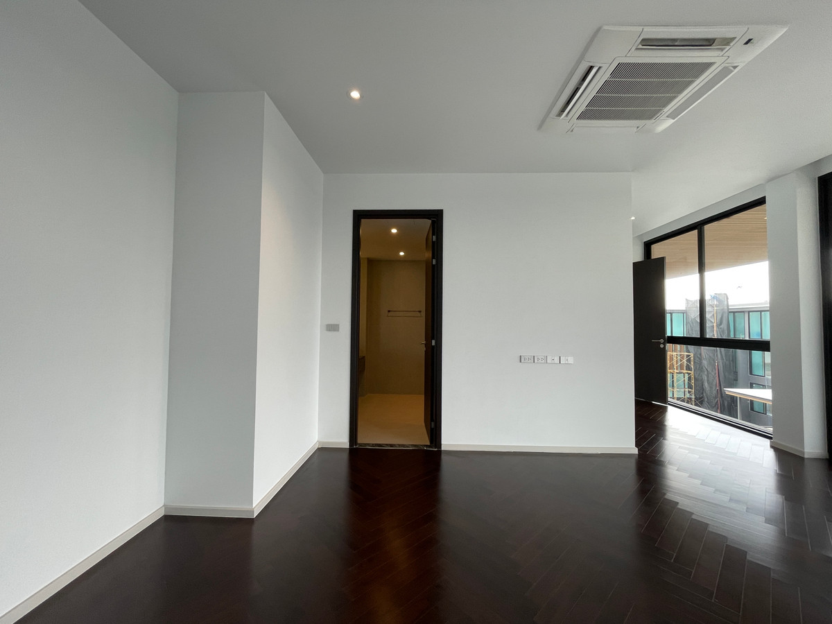 ขายบ้านเลียบทางด่วนรามอินทรา :  ขายบ้านเดี่ยวหรู Azure – CIRA Residences “The Pinnacle of Timeless Luxury Living บน ทำเลทองเลียบด่วน เอกมัย-รามอินทรา”สัมผัสชีวิตเหนือระดับกับ “ Azure” บ้านเดี่ยว 3.5 ชั้น ภายใต้แนวคิด “Resonate Life-Utmost”