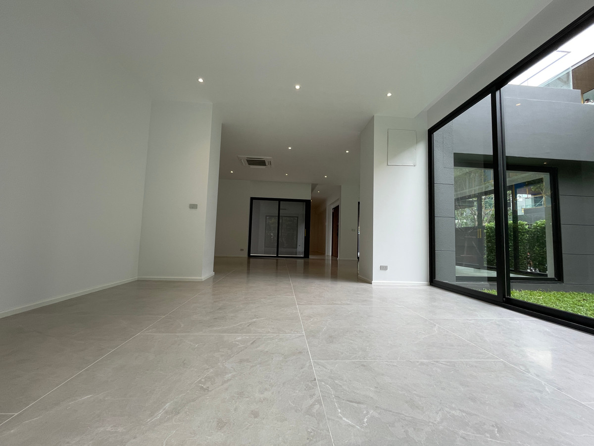 ขายบ้านเลียบทางด่วนรามอินทรา :  ขายบ้านเดี่ยวหรู Azure – CIRA Residences “The Pinnacle of Timeless Luxury Living บน ทำเลทองเลียบด่วน เอกมัย-รามอินทรา”สัมผัสชีวิตเหนือระดับกับ “ Azure” บ้านเดี่ยว 3.5 ชั้น ภายใต้แนวคิด “Resonate Life-Utmost”