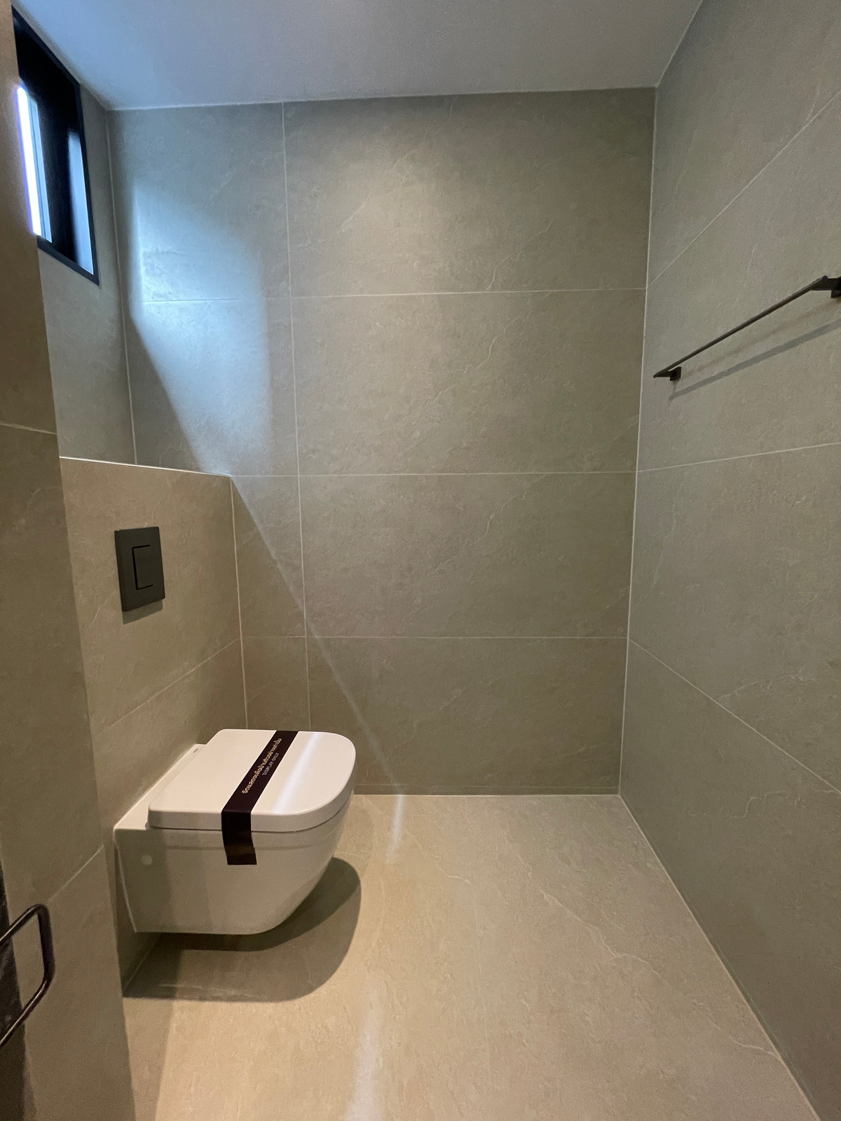 ขายบ้านเลียบทางด่วนรามอินทรา :  ขายบ้านเดี่ยวหรู Azure – CIRA Residences “The Pinnacle of Timeless Luxury Living บน ทำเลทองเลียบด่วน เอกมัย-รามอินทรา”สัมผัสชีวิตเหนือระดับกับ “ Azure” บ้านเดี่ยว 3.5 ชั้น ภายใต้แนวคิด “Resonate Life-Utmost”