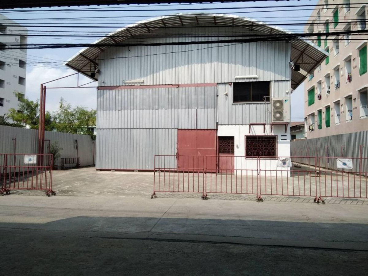 For RentWarehouseSamut Prakan,Samrong : New warehouse for rent with office Usable area 711 sq m., near Thepharak intersection, no flooding, easy in and out, only 55,000/month.