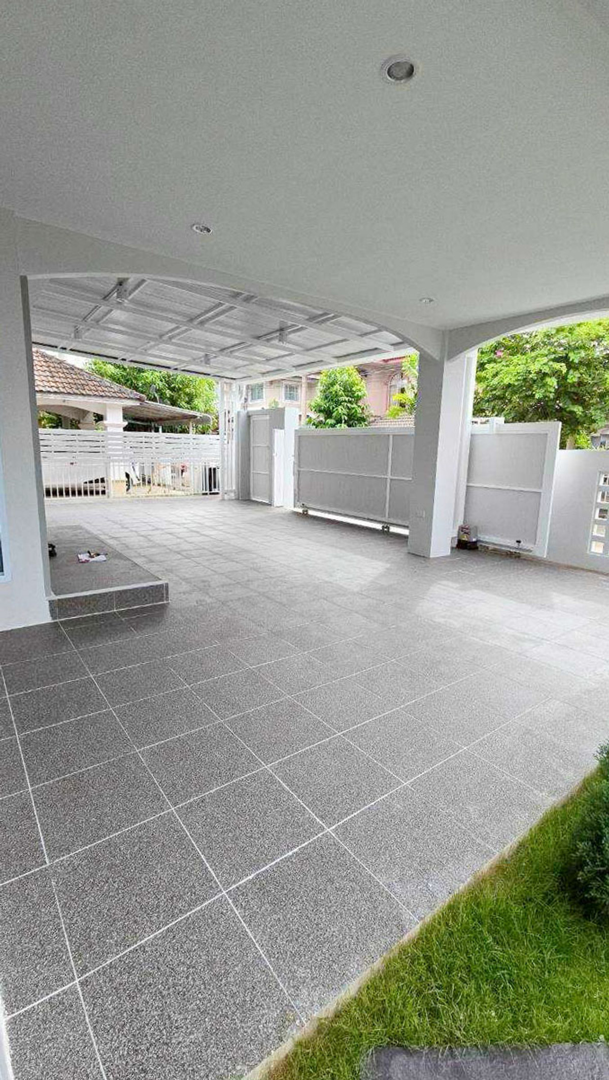 Beautiful house in the project For rent 30,000 baht per month, close to Meechok Plaza, only 5 minutes, No.5H612. Loading...