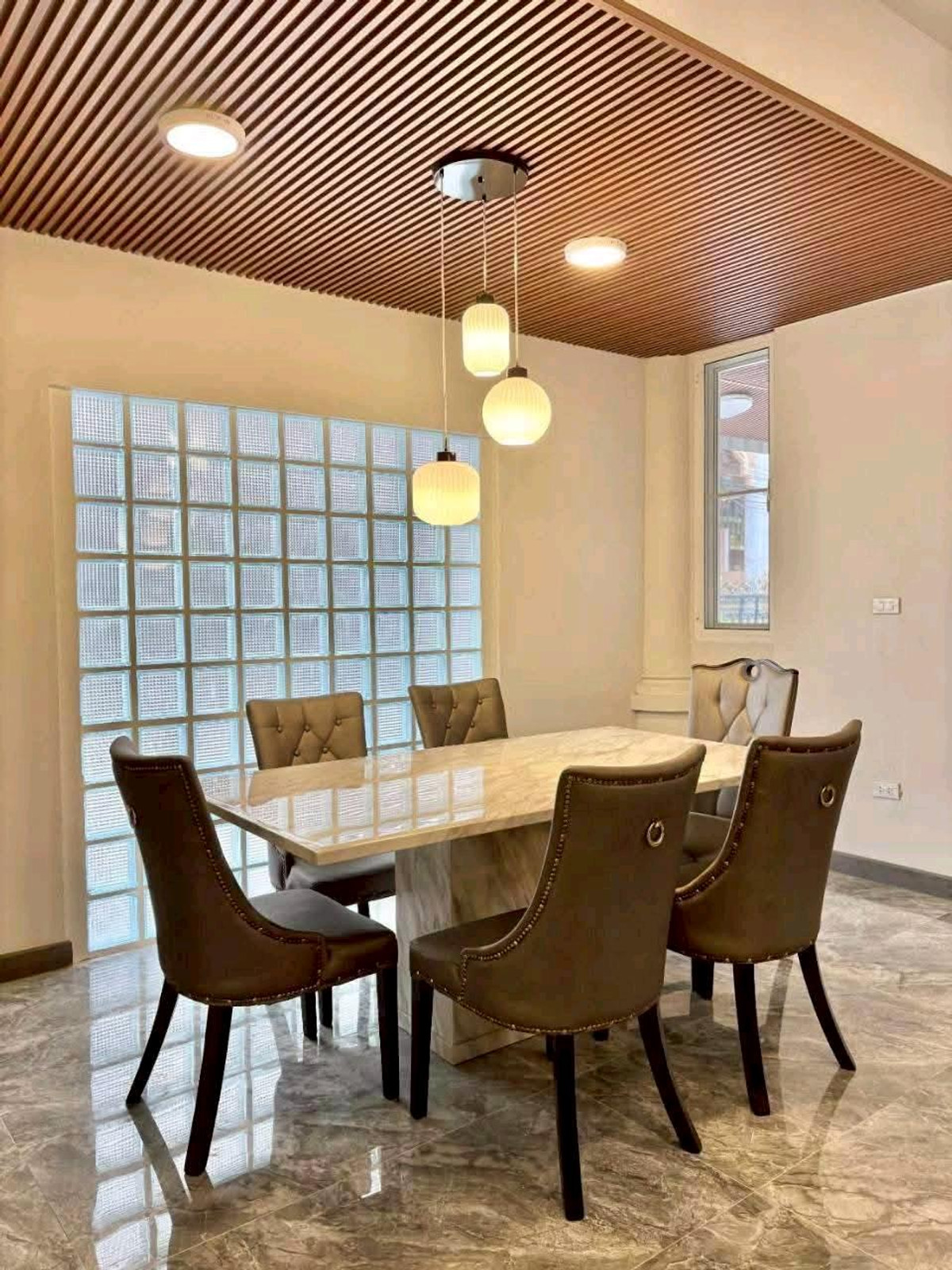 Whole house for rent in the heart of Thonglor Soi 25 agent Loading...