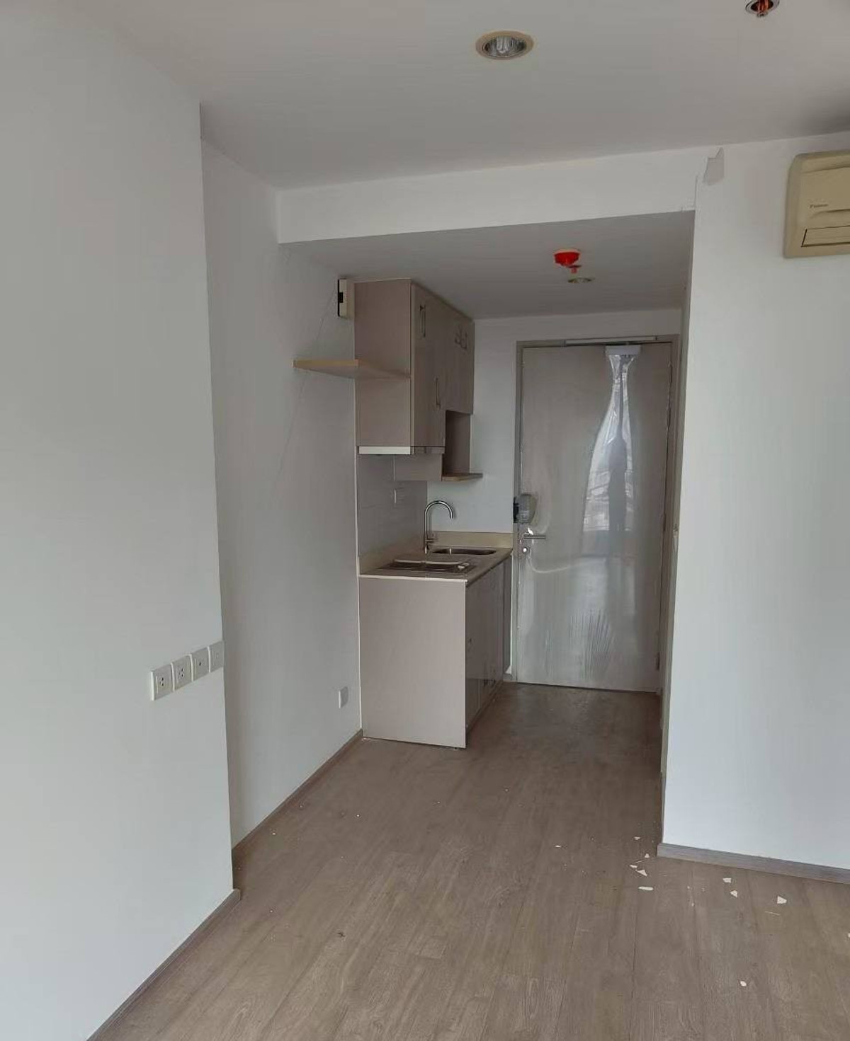 For SaleCondoSiam Paragon ,Chulalongkorn,Samyan : Ideo Q Chula Samyan【𝐒𝐄𝐋𝐋 & 𝐑𝐄𝐍𝐓】🔥Warm beige tones, clean and simple but not bland, add a soft touch to the room.🔥  Contact Line ID: @hacondo