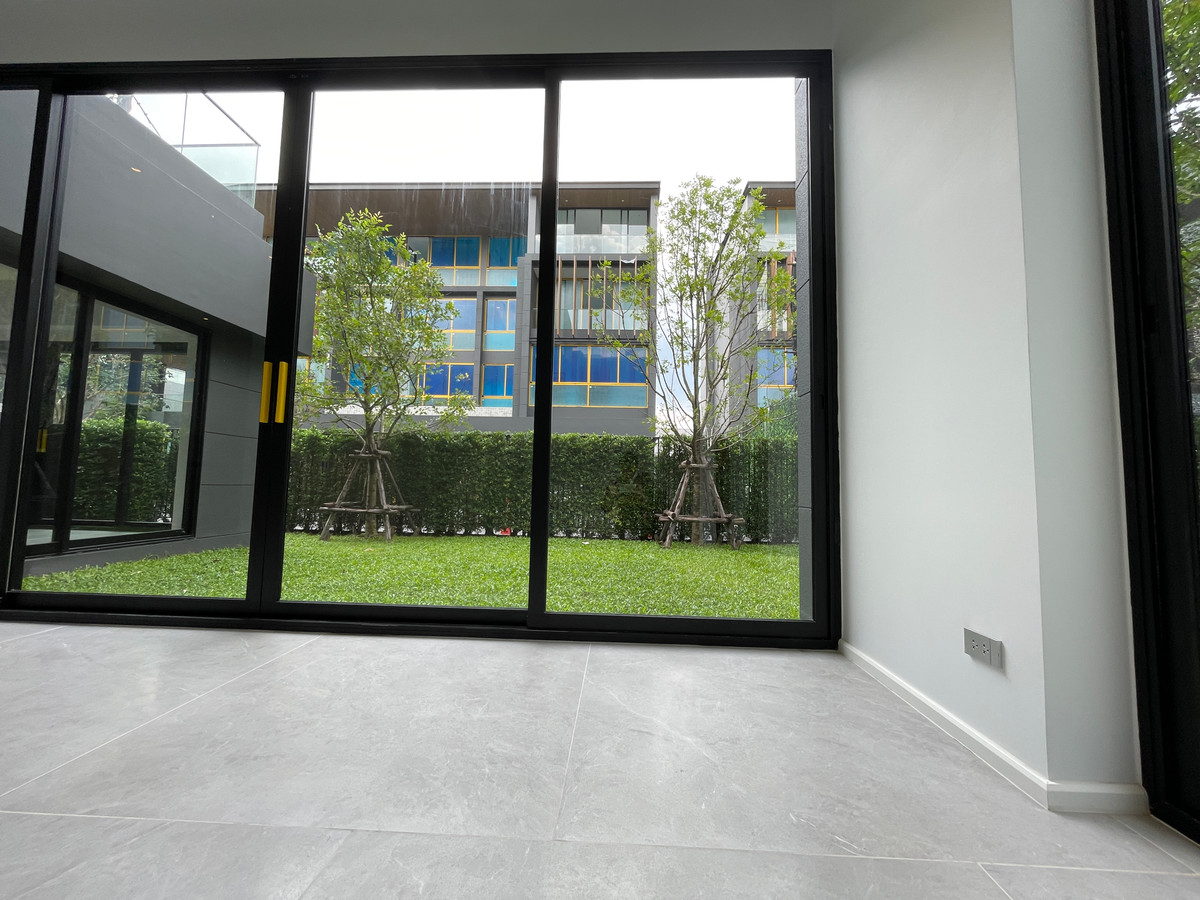 ขายบ้านเลียบทางด่วนรามอินทรา :  ขายบ้านเดี่ยวหรู Azure – CIRA Residences “The Pinnacle of Timeless Luxury Living บน ทำเลทองเลียบด่วน เอกมัย-รามอินทรา”สัมผัสชีวิตเหนือระดับกับ “ Azure” บ้านเดี่ยว 3.5 ชั้น ภายใต้แนวคิด “Resonate Life-Utmost”