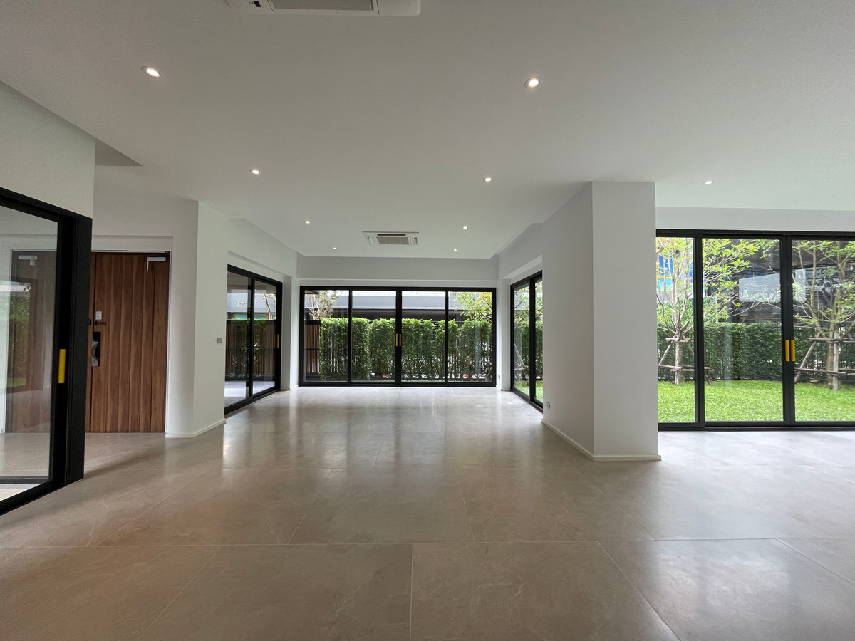 ขายบ้านเลียบทางด่วนรามอินทรา :  ขายบ้านเดี่ยวหรู Azure – CIRA Residences “The Pinnacle of Timeless Luxury Living บน ทำเลทองเลียบด่วน เอกมัย-รามอินทรา”สัมผัสชีวิตเหนือระดับกับ “ Azure” บ้านเดี่ยว 3.5 ชั้น ภายใต้แนวคิด “Resonate Life-Utmost”