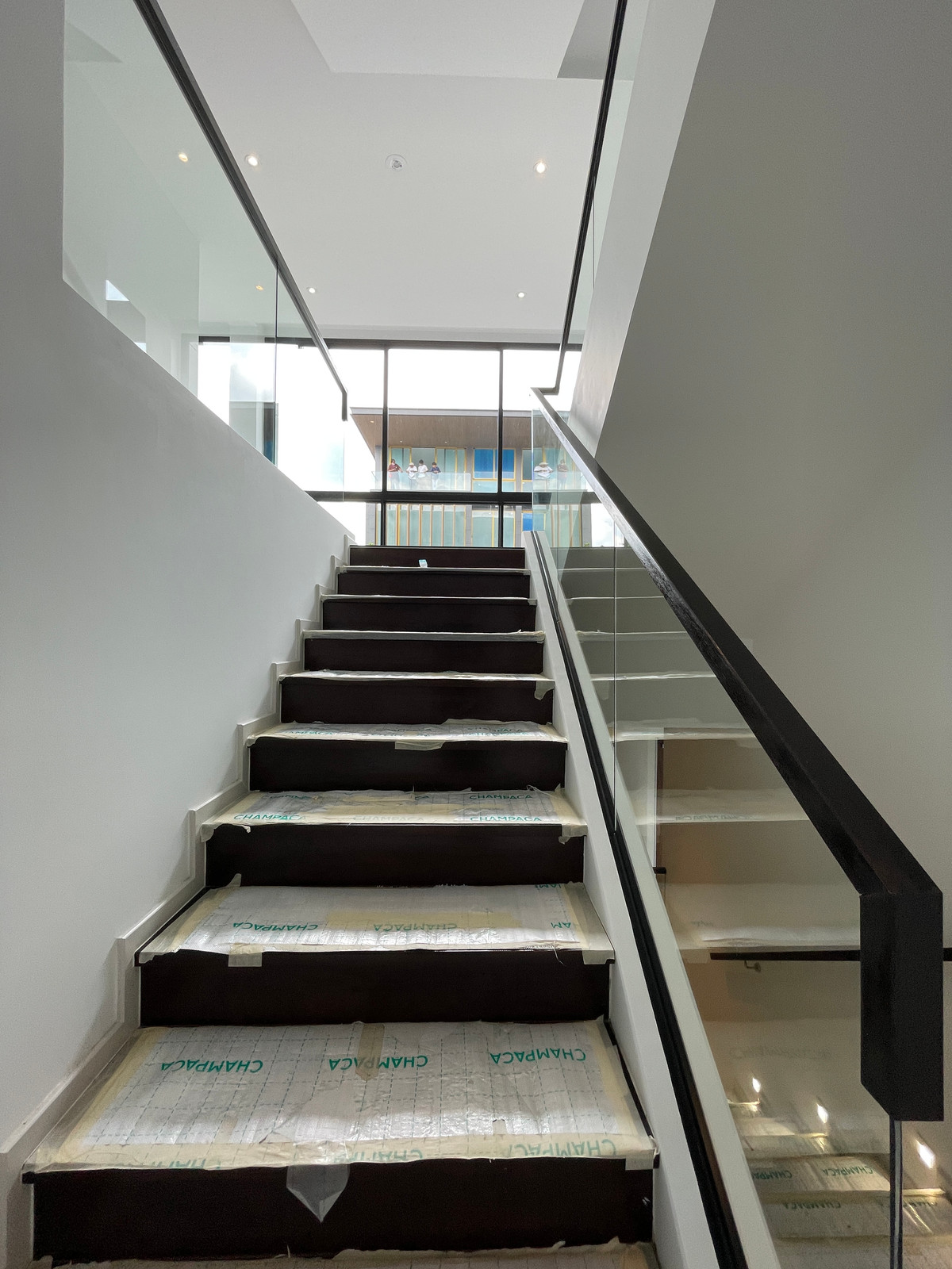 ขายบ้านเลียบทางด่วนรามอินทรา :  ขายบ้านเดี่ยวหรู Azure – CIRA Residences “The Pinnacle of Timeless Luxury Living บน ทำเลทองเลียบด่วน เอกมัย-รามอินทรา”สัมผัสชีวิตเหนือระดับกับ “ Azure” บ้านเดี่ยว 3.5 ชั้น ภายใต้แนวคิด “Resonate Life-Utmost”