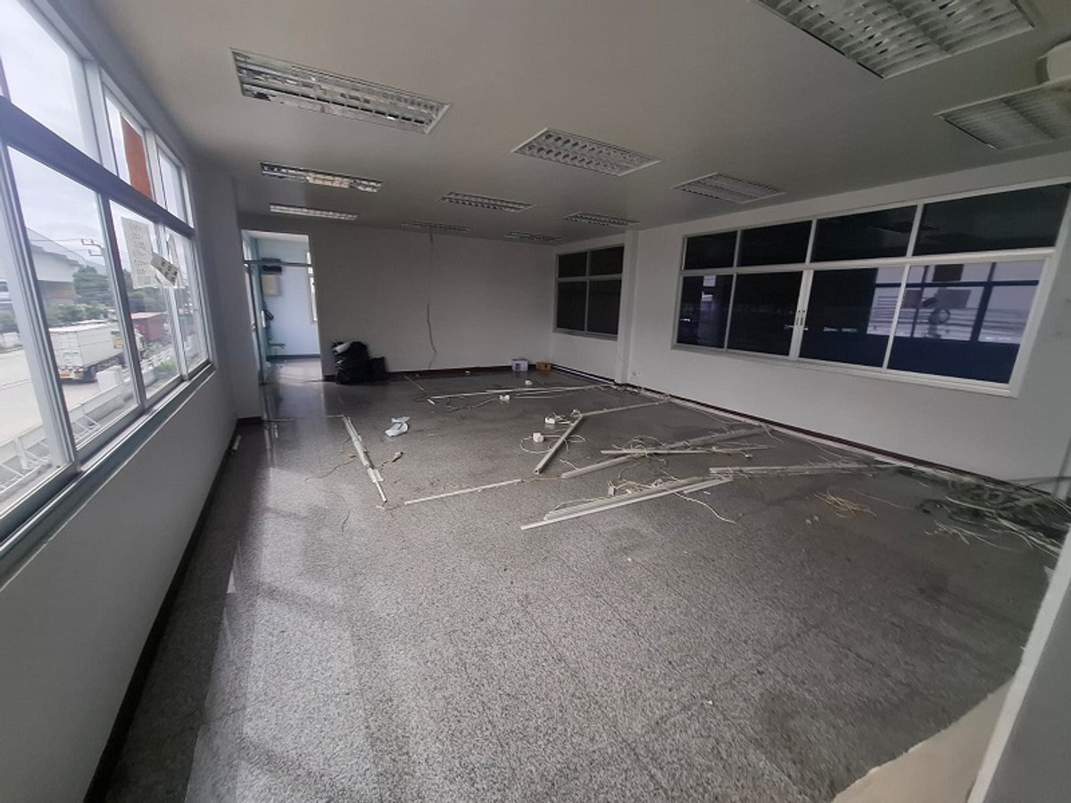 #Warehouse /factory for rent Bangna-Trad km.23 outbound, purple area, total building 5,508 sq m. (ground floor 5,364 sq m + upper floor 144 sq m) Loading...