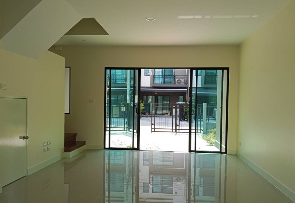 For SaleTownhomeRama5, Ratchapruek, Bangkruai : Baan Klang Muang Ratchapruek-Sathorn | Baan Klang Mueang Ratchapruek-Sathorn, corner plot, shady, private back house ** New condition, never lived in.