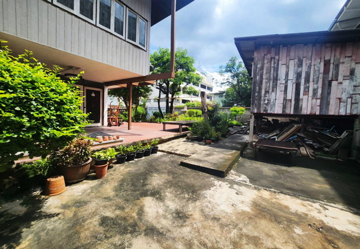 ขายบ้านพระราม 8 สามเสน ราชวัตร : ขายบ้าน ถนนนครไชยศรี ดุสิต กรุงเทพมหานคร เนื้อที่ 127.8 ตร.ว. 2 ชั้น 3 นอน 2 น้ำ ทำเลดี ราคาต่อรองได้