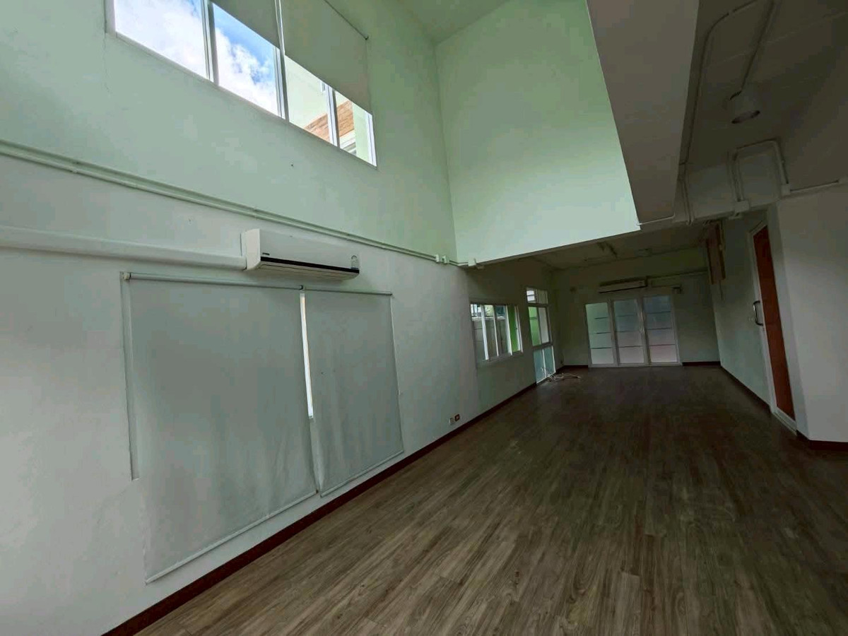 Office building on Soi On Nut 66 Loading...