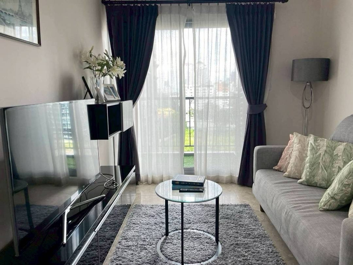 The Crest Sukhumvit 34 for rent  Loading...