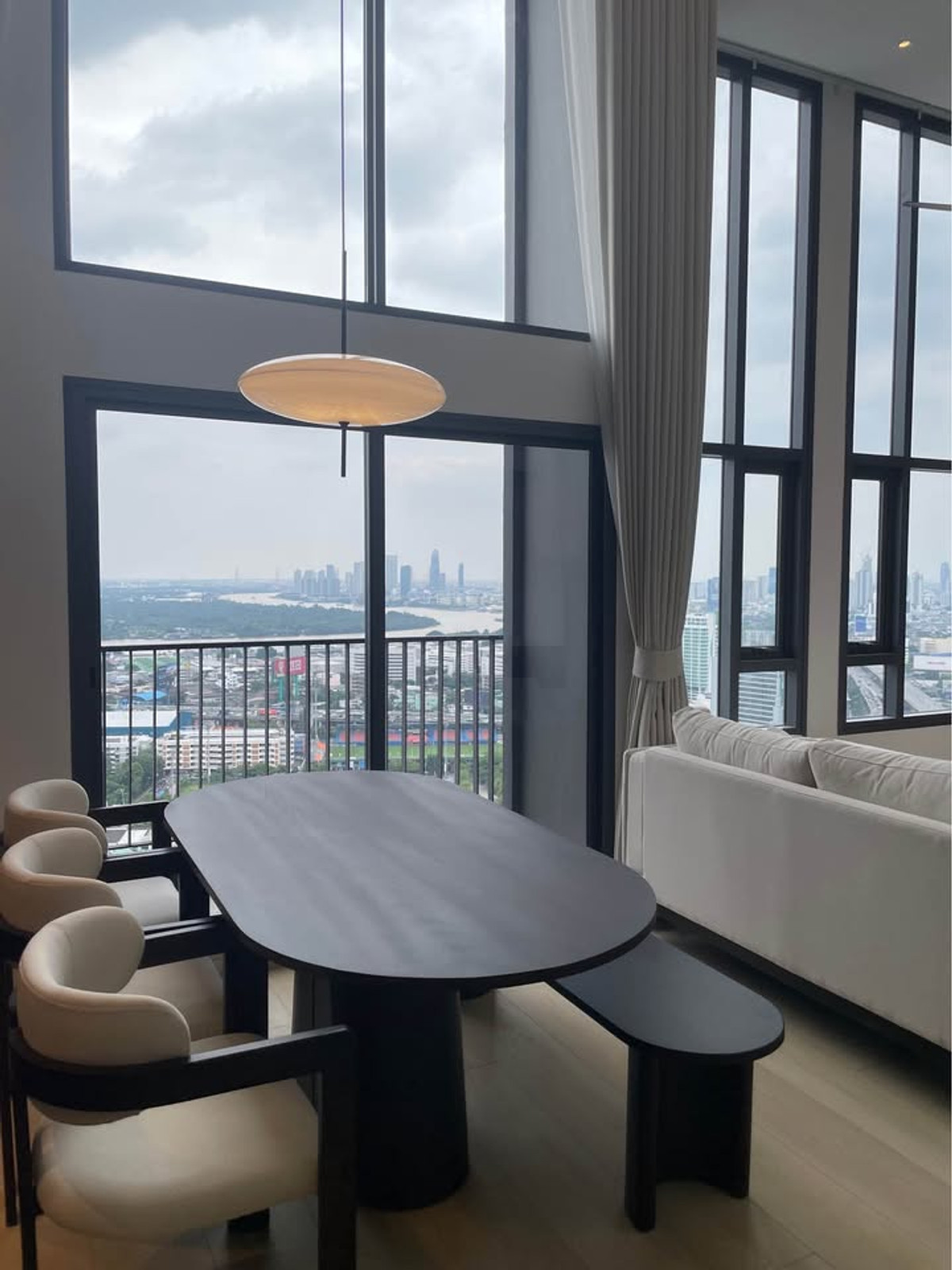 ✨ Life Rama 4 – Asoke, 6 minutes walk to MRT Queen Sirikit National Convention Center. Loading...