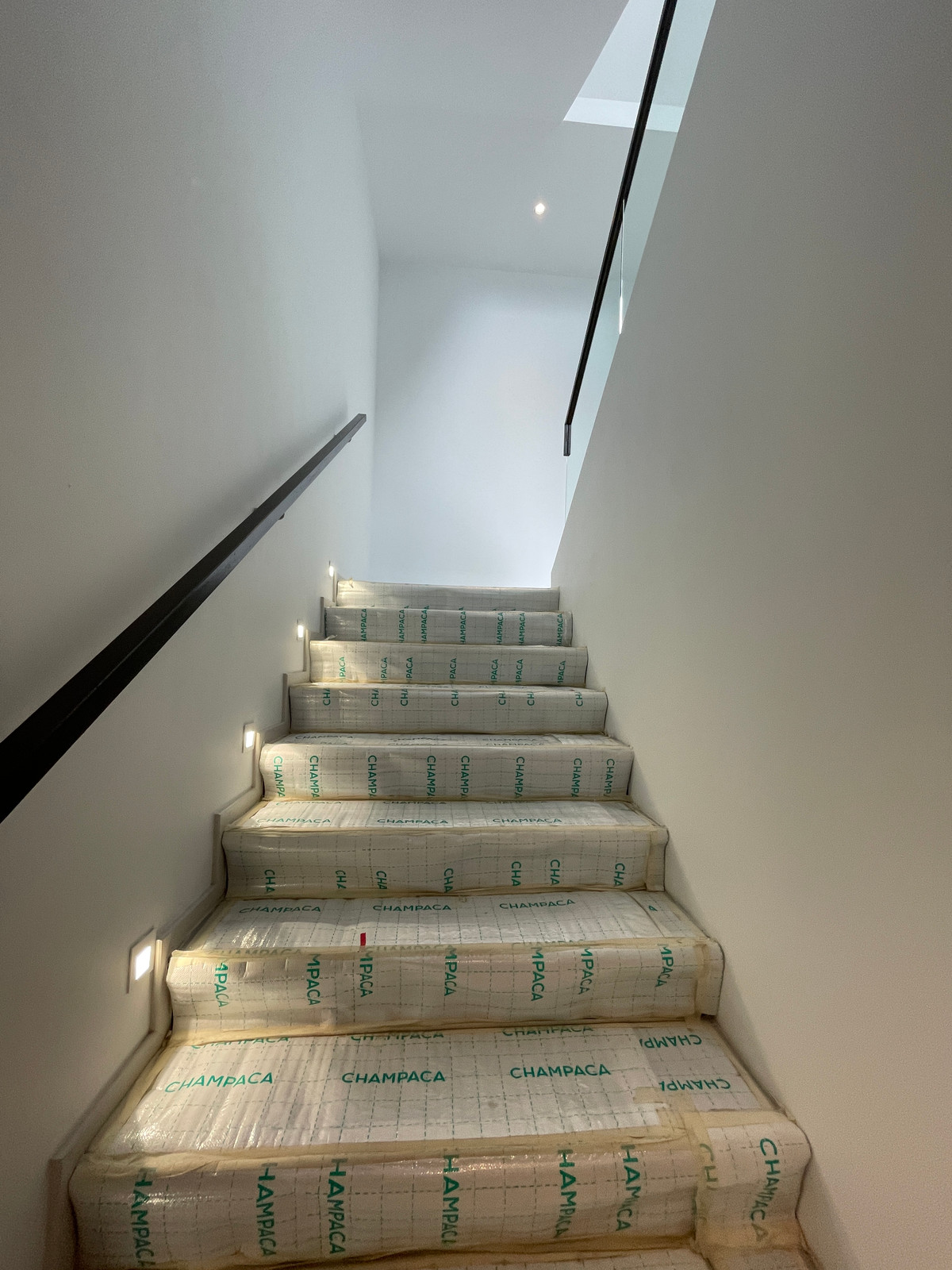 ขายบ้านเลียบทางด่วนรามอินทรา :  ขายบ้านเดี่ยวหรู Azure – CIRA Residences “The Pinnacle of Timeless Luxury Living บน ทำเลทองเลียบด่วน เอกมัย-รามอินทรา”สัมผัสชีวิตเหนือระดับกับ “ Azure” บ้านเดี่ยว 3.5 ชั้น ภายใต้แนวคิด “Resonate Life-Utmost”