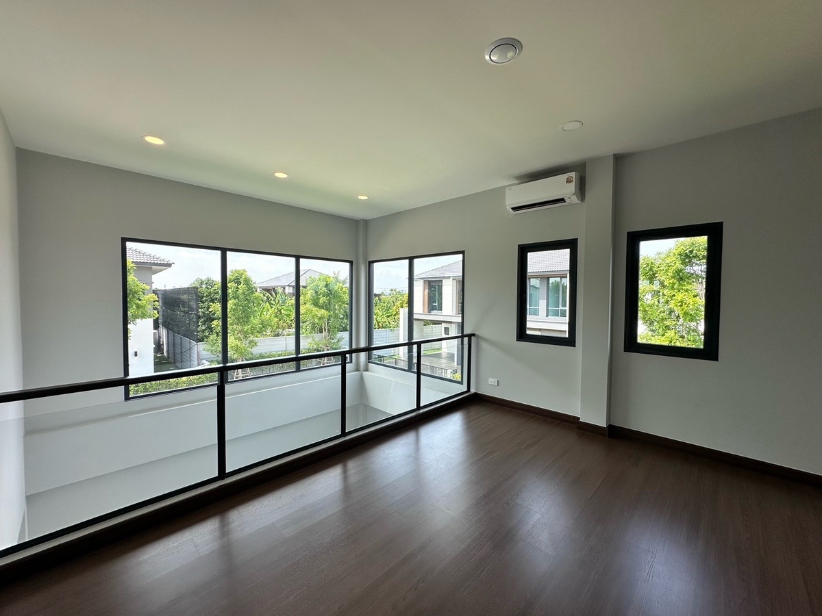 🏡 The house doesn't have to be the biggest...but life is full of happiness. The small family lived comfortably. With space to live life every day. Call 0828839995 Khun Aom. Loading...