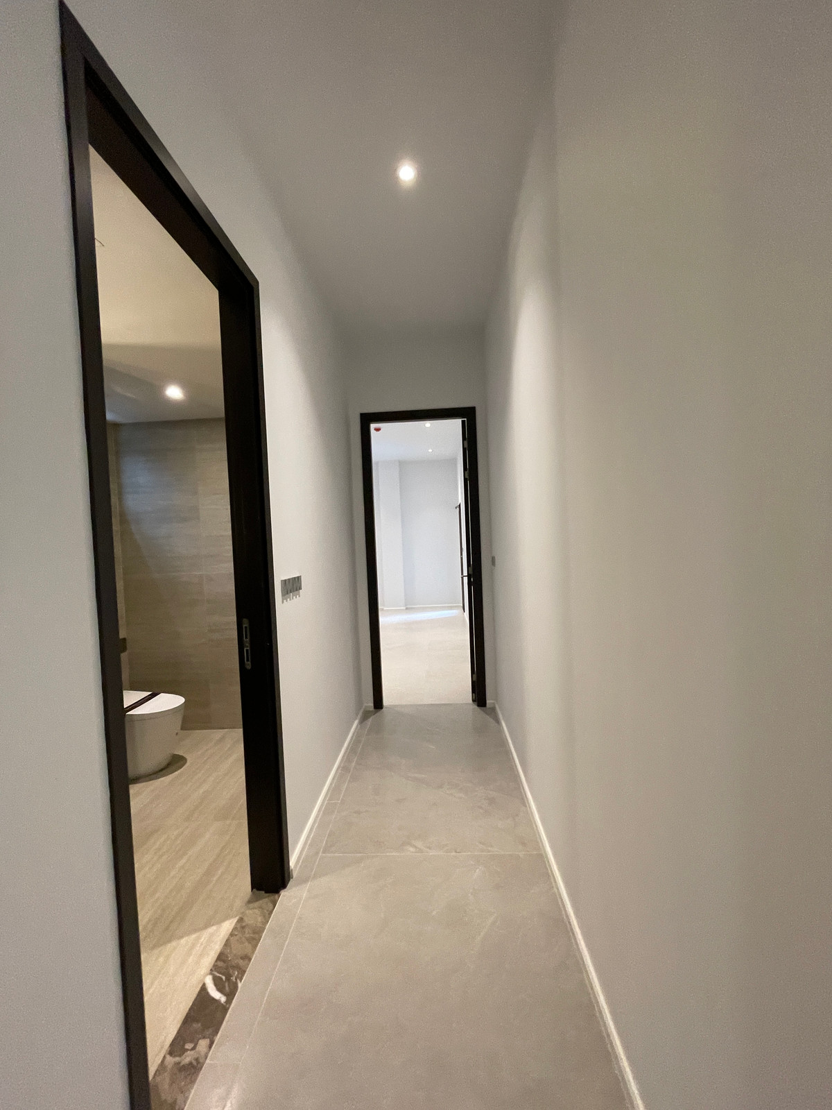 ขายบ้านเลียบทางด่วนรามอินทรา :  ขายบ้านเดี่ยวหรู Azure – CIRA Residences “The Pinnacle of Timeless Luxury Living บน ทำเลทองเลียบด่วน เอกมัย-รามอินทรา”สัมผัสชีวิตเหนือระดับกับ “ Azure” บ้านเดี่ยว 3.5 ชั้น ภายใต้แนวคิด “Resonate Life-Utmost”