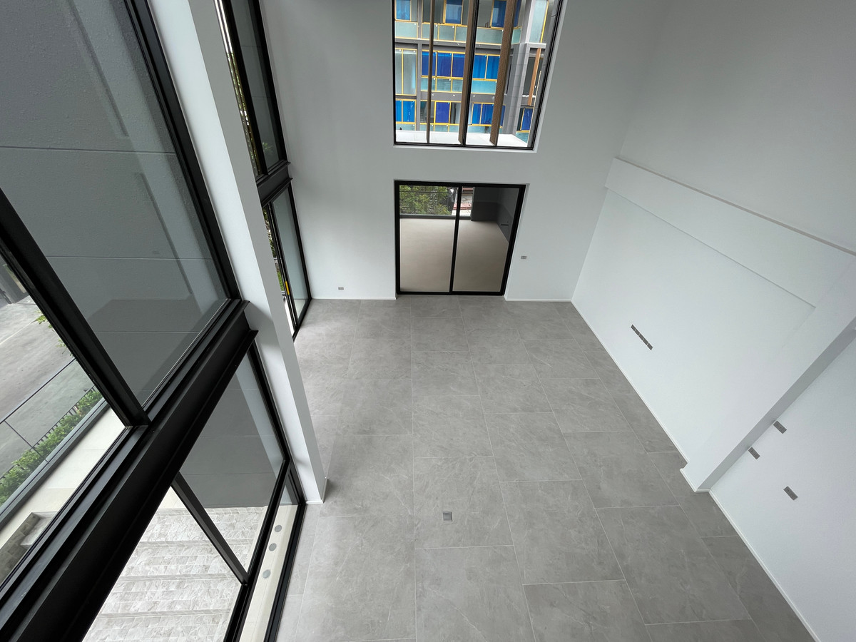 ขายบ้านเลียบทางด่วนรามอินทรา :  ขายบ้านเดี่ยวหรู Azure – CIRA Residences “The Pinnacle of Timeless Luxury Living บน ทำเลทองเลียบด่วน เอกมัย-รามอินทรา”สัมผัสชีวิตเหนือระดับกับ “ Azure” บ้านเดี่ยว 3.5 ชั้น ภายใต้แนวคิด “Resonate Life-Utmost”