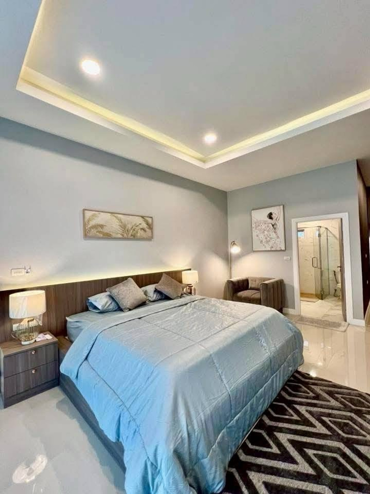 ให้เช่าพัทยา บางแสน ชลบุรี สัตหีบ : ให้เช่าด่วนบ้านชั้นเดียวพูลวิลล่า โครงการ Gerden Ville ห้วยใหญ่ ขนาด 159 ตร.ว. พื้นที่ 640 ตร.ม. 3 ห้องนอน 4 ห้องน้ำ ราคาพิเศษ 90,000 บาท