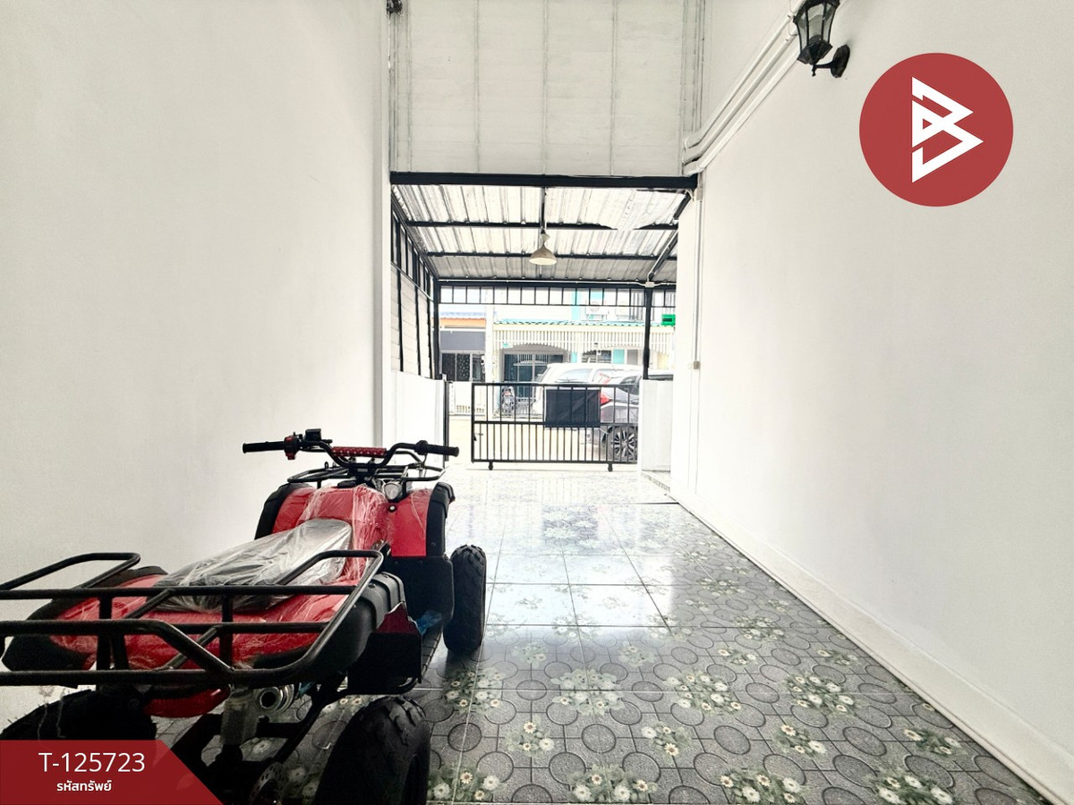 Townhouse for sale The Money Phanthuwong Village, Samut Sakhon Loading...