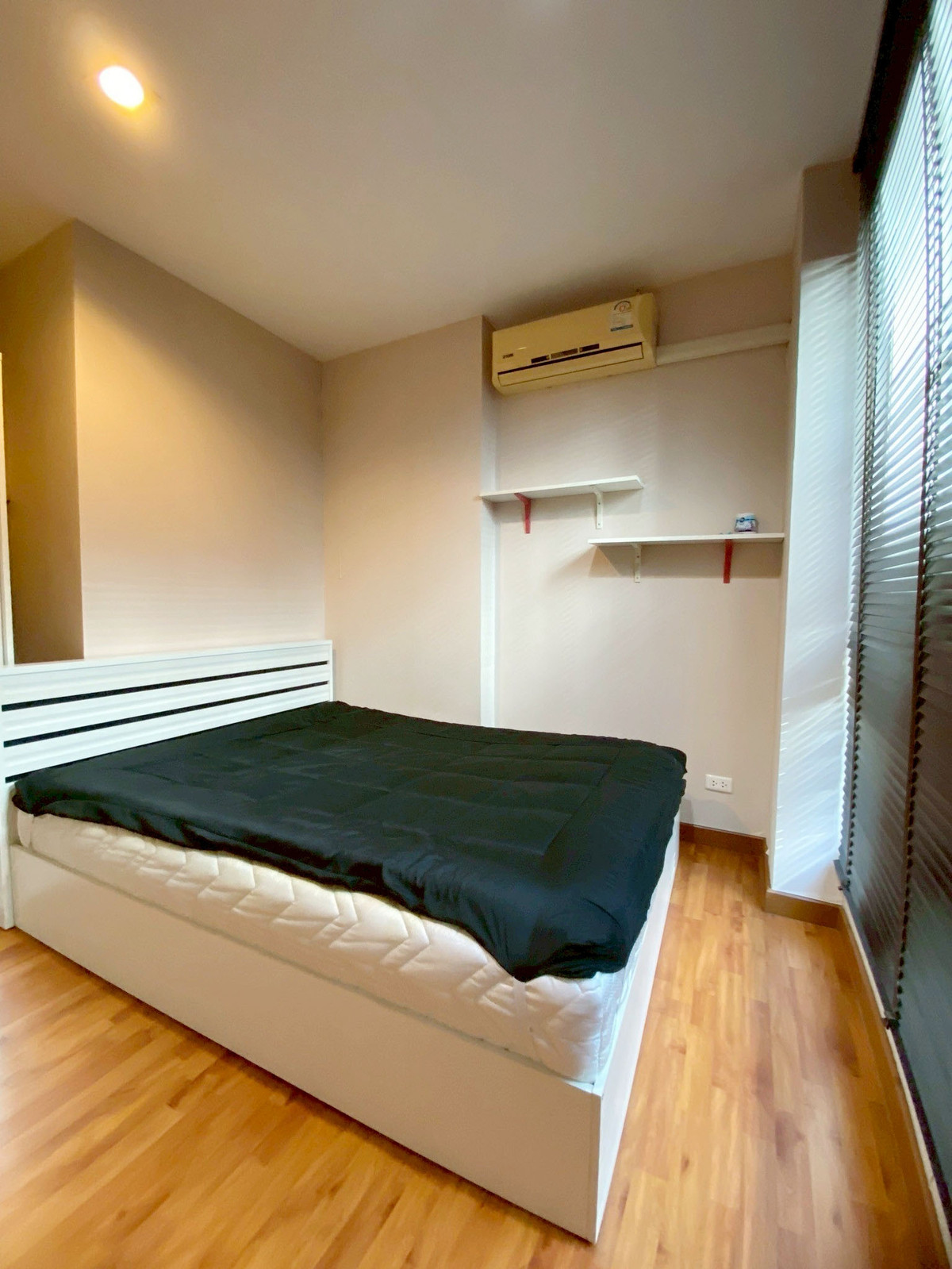 Condo in the middle of the city For rent 15,000 baht per month, near Chet Yot Plaza, only 5 minutes, No.3C084. Loading...