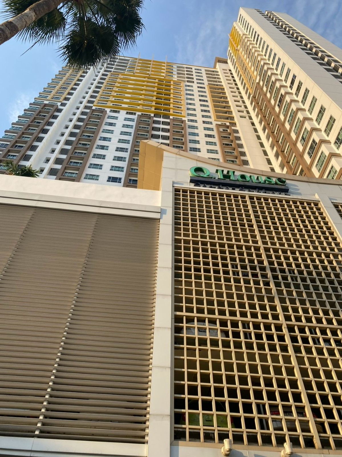 For SaleCondoWongwianyai, Charoennakor : Condo for sale Q House Condo Sathorn (Q House Condo Sathorn), size 48.23 square meters, next to BTS Krung Thonburi.