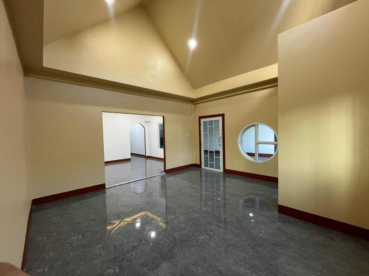 Selling very cheap!! One-story house, corner house, newly renovated, prime location, Ratsada Zone, Mueang Phuket District. ใกล้ถนนคนเดิน ห้าง ท่าเรือฯ Loading...