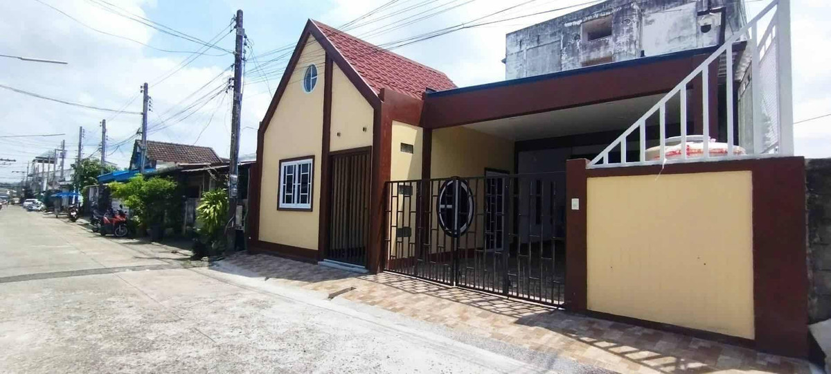 Selling very cheap!! One-story house, corner house, newly renovated, prime location, Ratsada Zone, Mueang Phuket District. ใกล้ถนนคนเดิน ห้าง ท่าเรือฯ Loading...