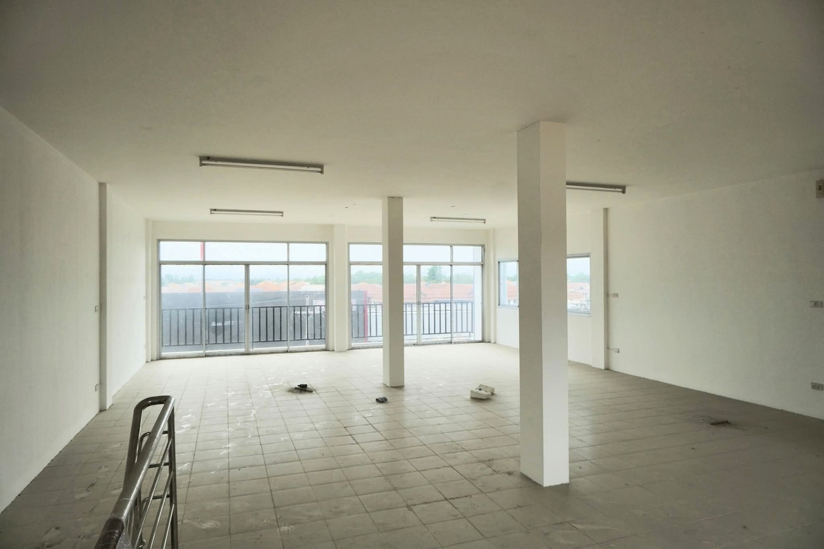 ขายอาคารพาณิชย์ปทุมธานี รังสิต ธรรมศาสตร์ : ขายด่วน ตึกแถว 4 ชั้น ทำเลทองสำหรับทำธุรกิจการค้า ตรงข้ามตลาดกลางลาดสวาย