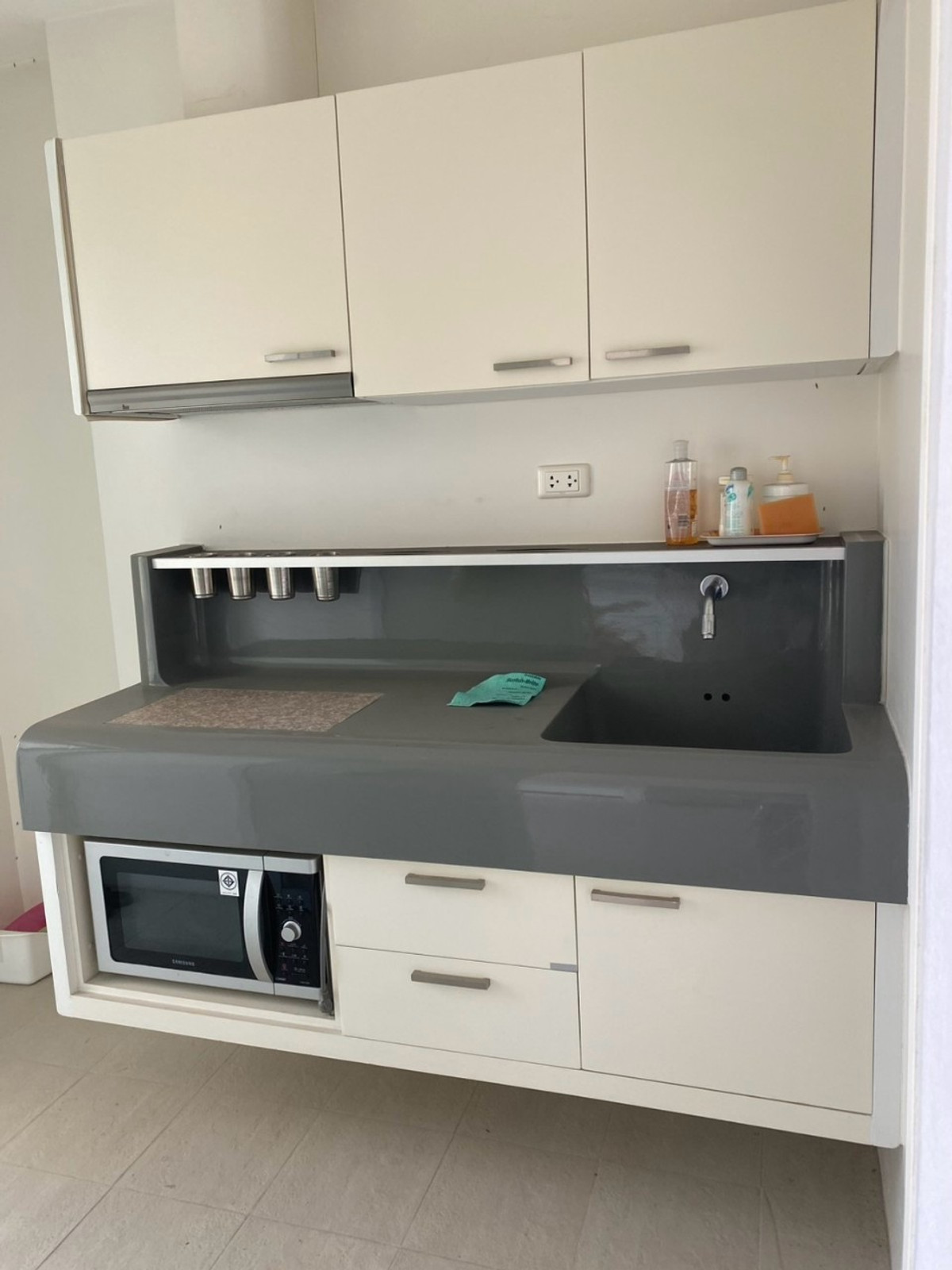 For SaleCondoWongwianyai, Charoennakor : Condo for sale Q House Condo Sathorn (Q House Condo Sathorn), size 48.23 square meters, next to BTS Krung Thonburi.