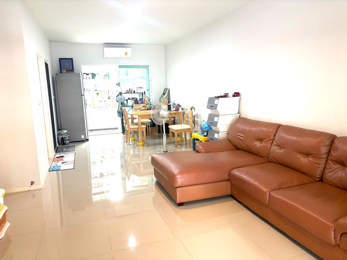 Selling at the best price, Baan Klang Muang, Suan Luang, near Mega Bangna, corner house, lots of usable space. Plus fully furnished, ready to move in 064-974-2441 Loading...