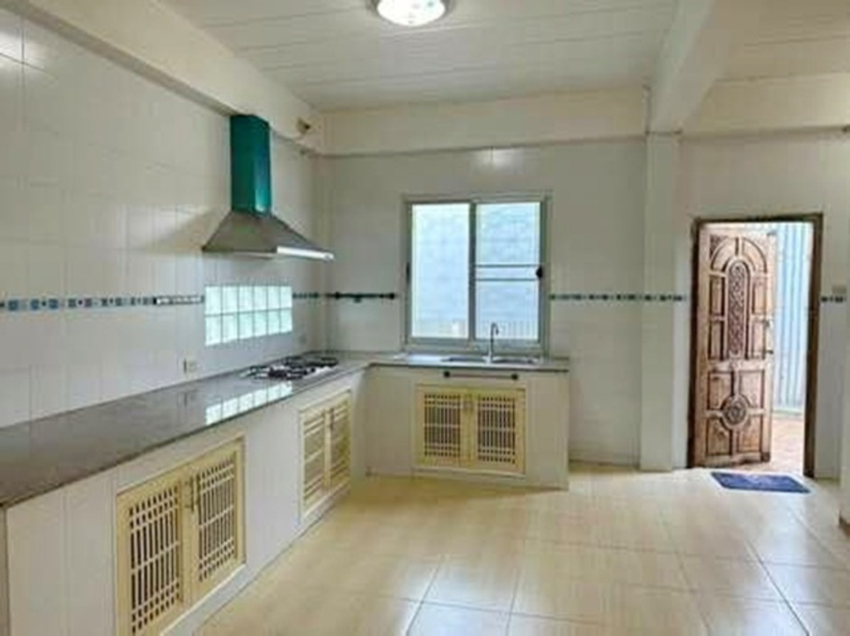 ตลาดอุดมสุข 300 ม รร.นานาชาติเบิร์คลีย์ 1.8 กม. 3 นอน 2 น้ำ . ทางด่วนสุขุมวิท60-68 BTSอุดมสุข 500ม. ให้เช่าบ้านเดี่ยว 2 ชั้น 52ตร.วา. Loading...