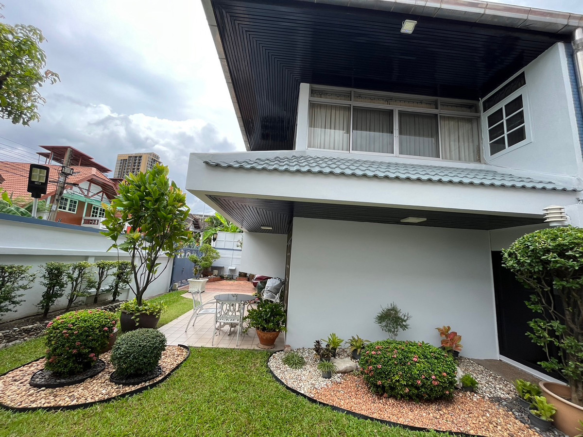 🌳Single house 72 sq m. Pridi Banomyong 42, area extending from Ekkamai-Thonglor, convenient travel, connected to shortcut Phatthanakan On Nut, no flooding ☎️ Call now 0942496326 Loading...