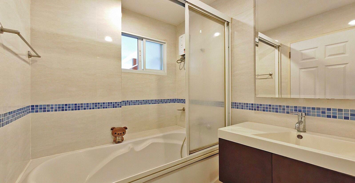 For RentCondoOnnut, Udomsuk : Condo for rent, Life @ Sukhumvit 65, in the heart of Sukhumvit, near BTS Phra Khanong (N.1765)