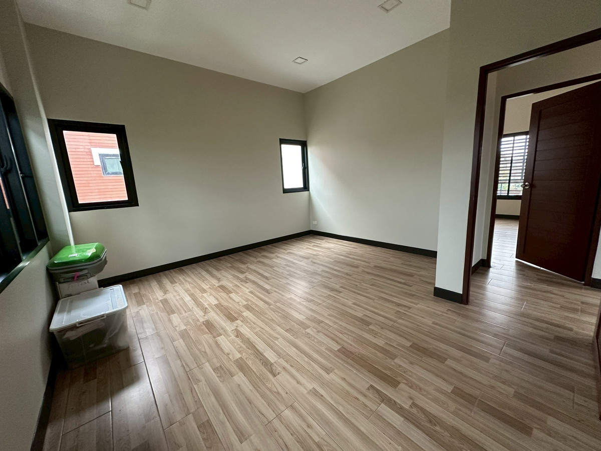 For SaleHousePhutthamonthon, Salaya : 3-storey detached house for sale, 2 waterfront houses, Krisada Nakhon Village 49, Bangkok