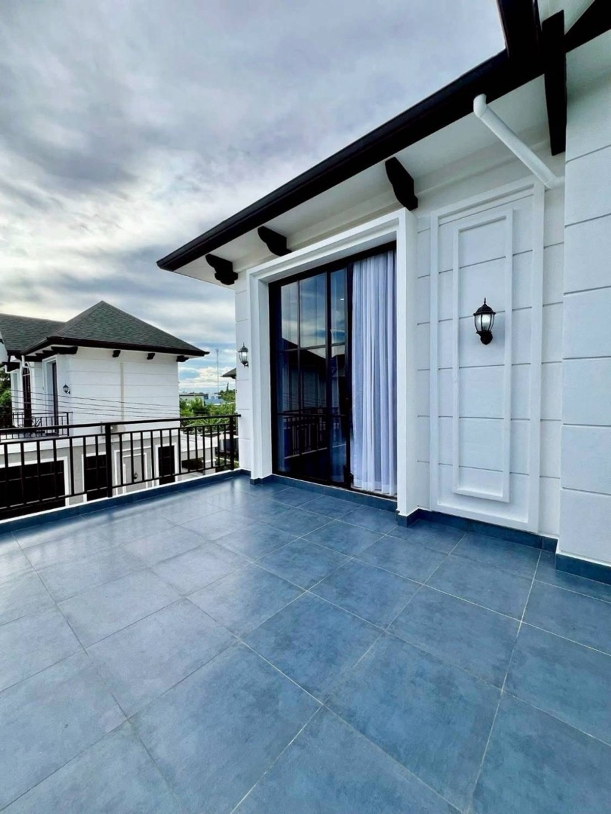 ให้เช่าพัทยา บางแสน ชลบุรี สัตหีบ : ให้เช่าด่วนบ้านพูลวิลล่า โครงการ อยู่ดี 2 พัทยา ขนาด 60 ตร.ว. พื้นที่ 240 ตร.ม. 3 ห้องนอน 4 ห้องน้ำ จดบริษัทได้ ราคาพิเศษ 80,000 บาท