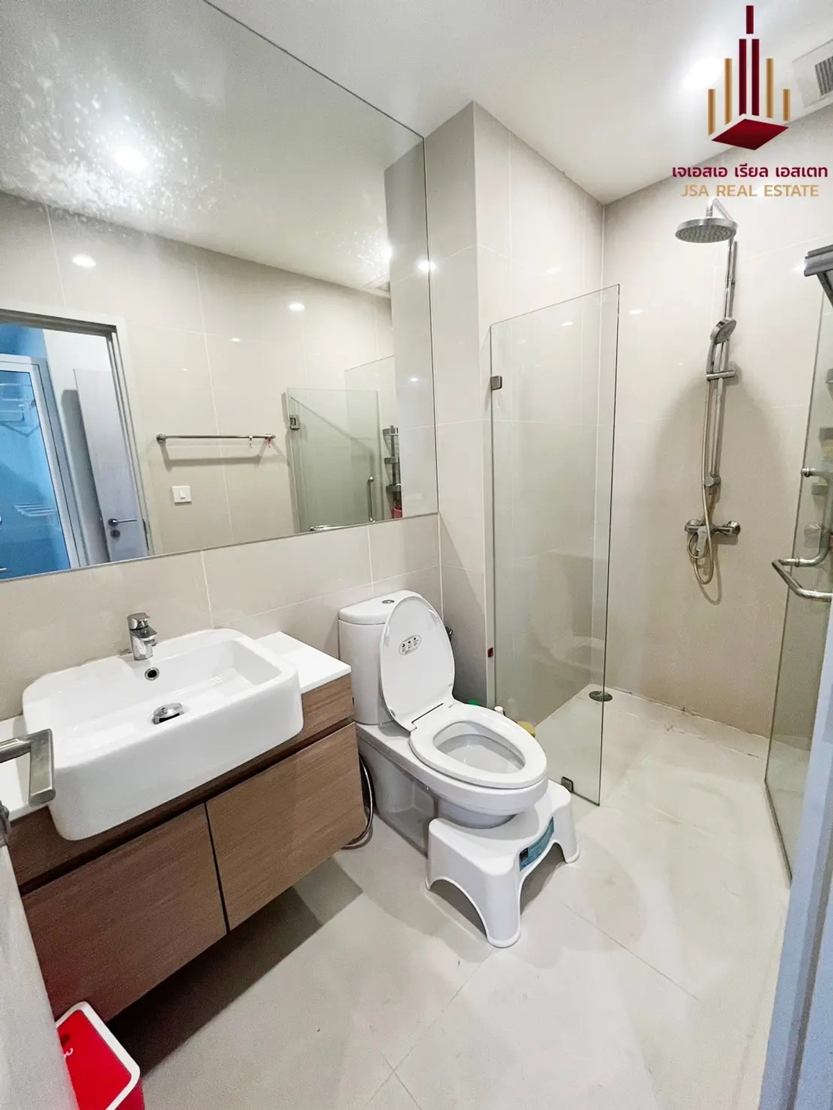 For RentCondoRatchadapisek, Huaikwang, Suttisan : ✨ For Rent: Noble Revolve Ratchada Condo ✨ 💰 Only 30,000 THB/month